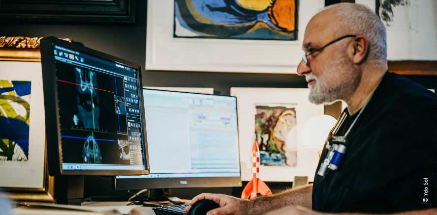 Bielefelder Zahnarztpraxis befundet an EIZO Monitoren