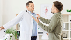 Tatort Praxis? So behalten Praxisteams die Kontrolle, wenn Patienten eskalieren