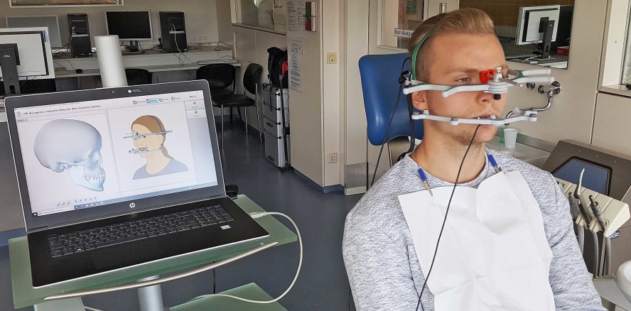 Legales Doping für den Kiefer? Einsetzen von Aufbissbehelf