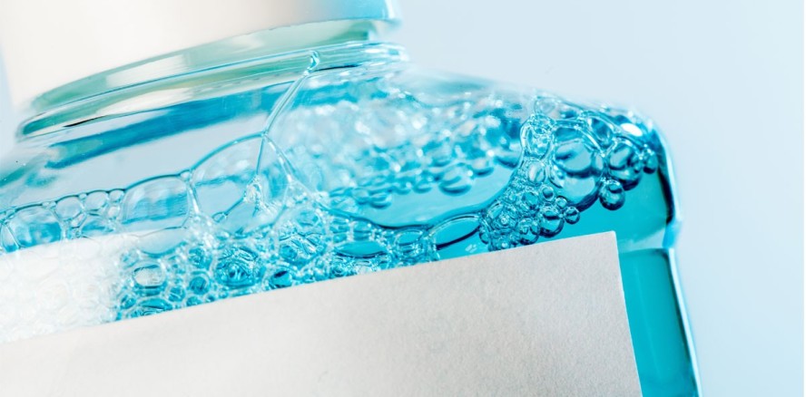 Wie wirksam sind Mundspülungen mit ätherischen Ölen?