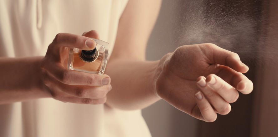Das 1x1 der Düfte: 5 Tipps wie Parfum lange glücklich macht
