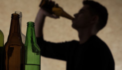 Alkohol am Arbeitsplatz – was geht und was nicht