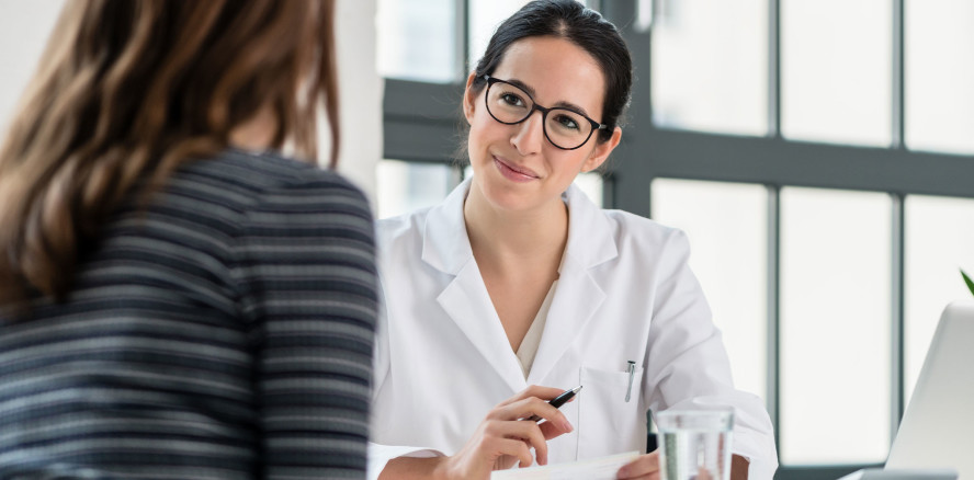 Angestellt oder eigene Praxis – wie würden sich Mediziner heute entscheiden?