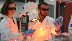 Licht gegen Keime: Innovative Zahnschiene zur Bekämpfung antibiotikaresistenter Bakterien