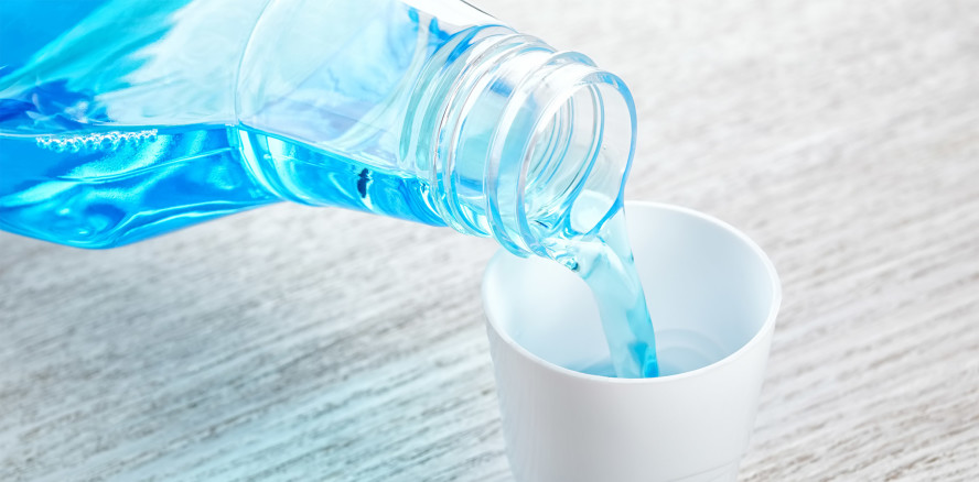 SARS-CoV-2: Mundspülungen zur Reduzierung der Speichelbelastung