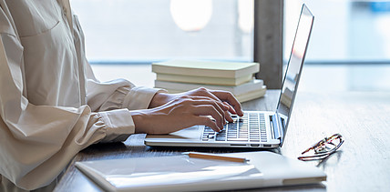 Interne Bewerbung in der Arbeitszeit schreiben – erlaubt?