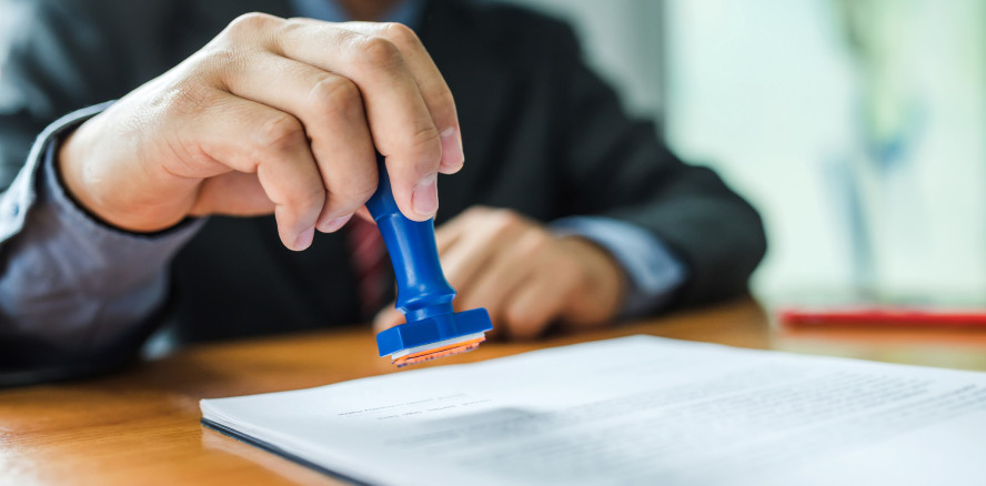 Muss man sein Arbeitszeugnis auf Anweisung selbst formulieren?