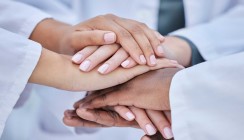 Zahnbekenntnisse: Aus linker Hand wird Assistenz