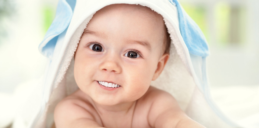 Photoshop at its best! Fotografin verpasst Babys Zahnersatz