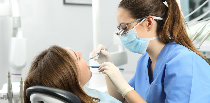 SRH: Vollstipendien für den Bachelor-Studiengang Dental Hygienist