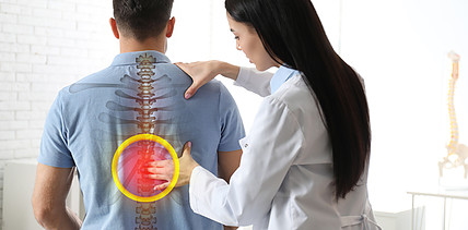 Bandscheibenvorfall: Ursachen, Symptome, Behandlung