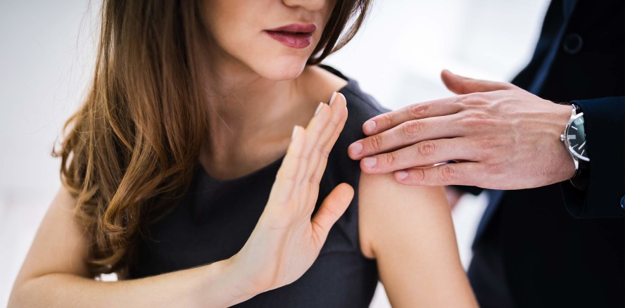 Was tun bei sexuellen Übergriffen am Arbeitsplatz?