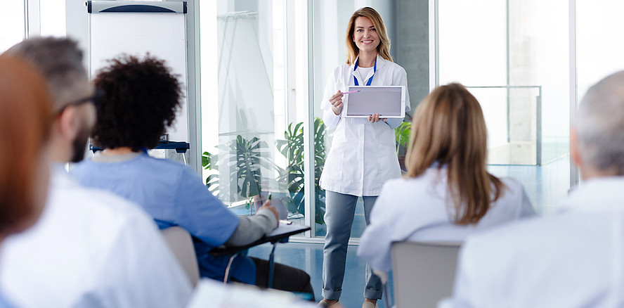 Zwischen Kanüle und Feuerlöscher: Warum Unterweisungen mehr sind als Papierkram