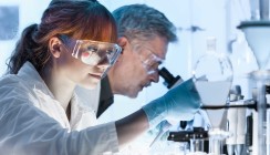 Biofilm verhindert das Beschlagen von Brillen