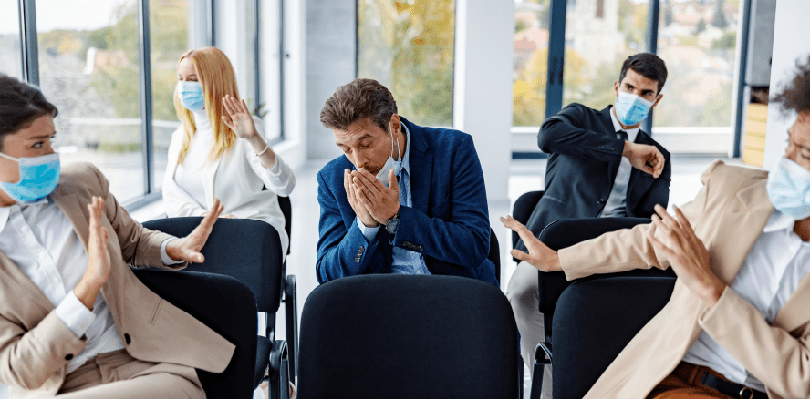 Auf Arbeit mit Corona infiziert: Pflichten der Mitarbeiter und Chefs