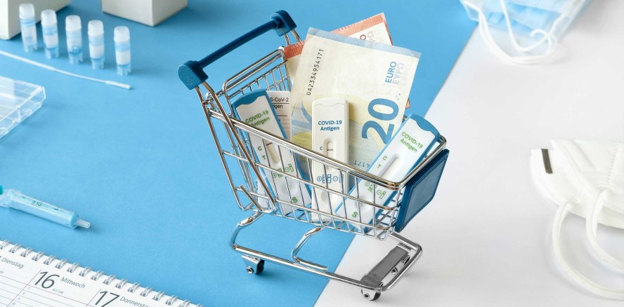 Krankenkassen: Kosten für Corona-Tests belasten Pflegeversicherung