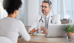 DAK-Monitor: Zufriedenheit mit Gesundheits­system sinkt auf tiefsten Wert seit 15 Jahren