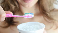 DIY-Zahnaufhellung: Influencer und ihre fragwürdigen Empfehlungen
