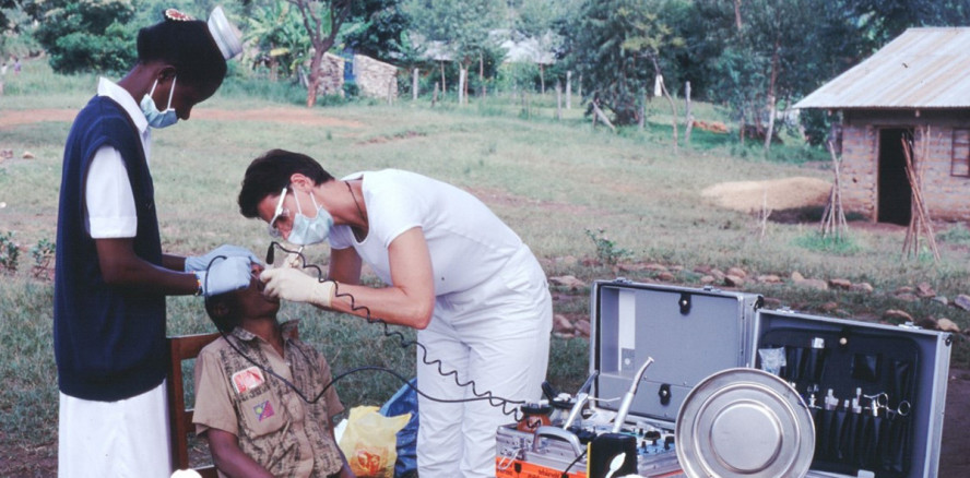 Mobile zahnärztliche Behandlungen für Slum-Bewohner in Nairobi