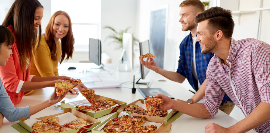 Studie zu Arbeitszeiten offenbart: Überstunden machen dick