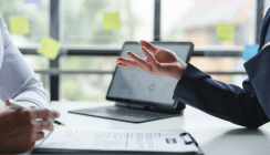 7 Fallstricke im Arbeitsvertrag – und wie man sie erkennt