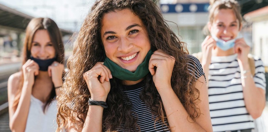 Good vibes: Frauen kommen besser durch die Pandemie