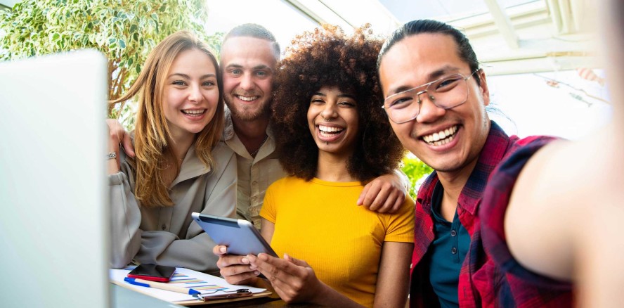 GenZ: selbstbewusst, unzufrieden und auf dem Sprung