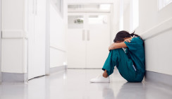 Gereizte Patienten können Mediziner emotional belasten