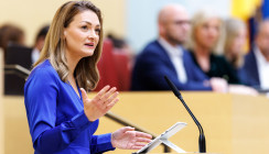 Bayerns Gesundheitsministerin wirbt für zahnärztliche Früherkennungsuntersuchungen