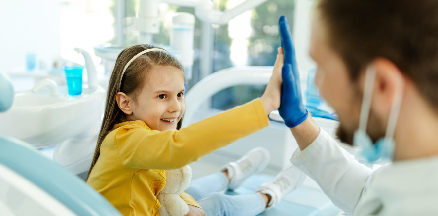 Stiftung Kindergesundheit: Wie Fluoride Kinderzähne schützen