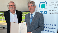 Höchste Auszeichnung: Goldene Ehrennadel für Zahntechnikermeister Rolf Schulz