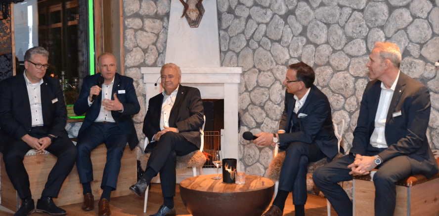 Abendliches Get-together: Ein Hüttenabend mit der bredent group