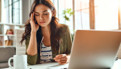 Beschäftigte arbeiten trotz Krankheit im Homeoffice