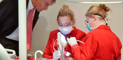 Parodontitis-Therapie: IDS 2019 bietet Unterstützung