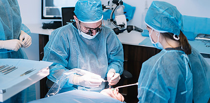 Ambulante Implantatchirurgie unter Vollnarkose: Wann ist die ambulante Durchführung noch vertretbar?