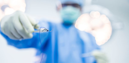KI im OP-Training: Neues Uni-Lernsystem hilft beim sauberen Nahtlegen