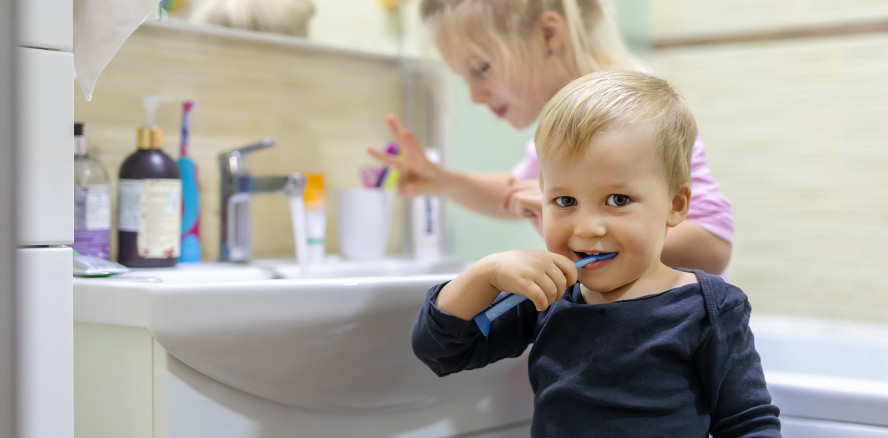 Schweizer Forscher: Erhöhtes Kariesrisiko bei Geschwistern