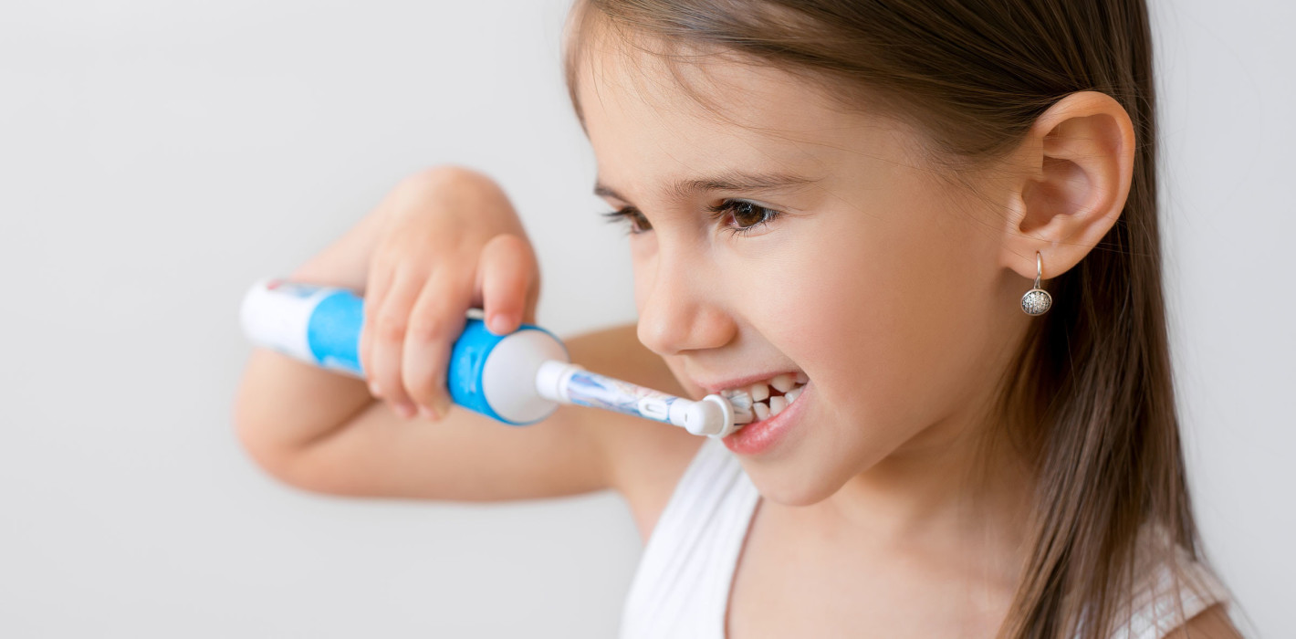 Elektrische Zahnbürsten: Effektive Plaque-Reduktion bei Kindern