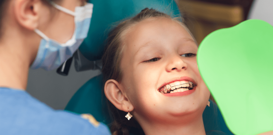 Schönheitsideal und Fürsorge – Kinder beim Kieferorthopäden