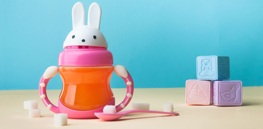 Kinderkaries: Zeitiges Abstillen und Zucker sind Hauptfaktoren