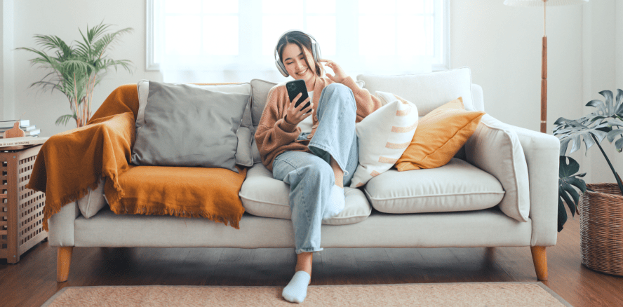 6 von 10 Beschäftigten melden sich trotz Arbeits­fähig­keit krank