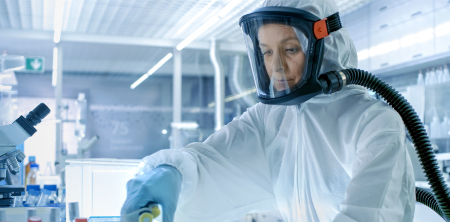 Zahnarzt nutzt Schutzhauben gegen Corona – Kritik von der Kammer