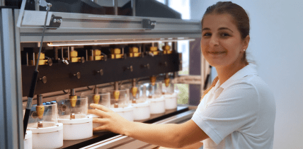 Zahnmedizinstudentin Laurissa Skorianz von der WKO ausgezeichnet