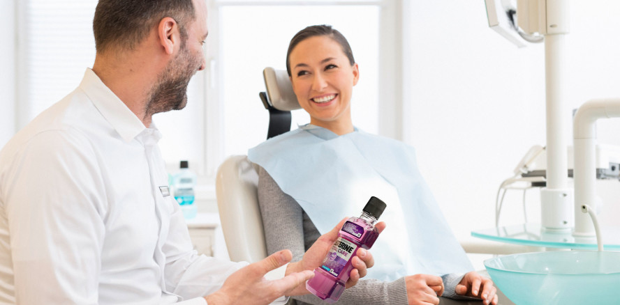 Regelmäßige orale Prophylaxe beugt Mund- und Zahnerkrankungen vor