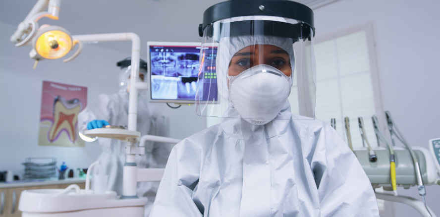 Lotusblätter inspirieren: Lösung für beschlagfreie Gesichtsschilde