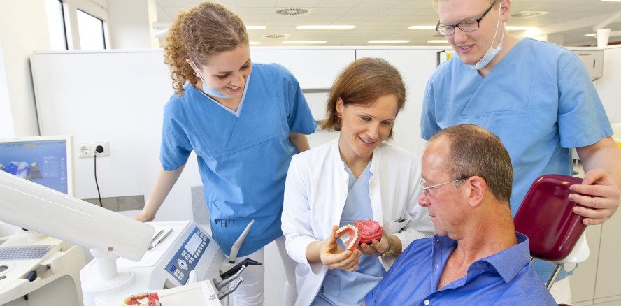 Zahnis suchen Patienten für ihre praktische Ausbildung