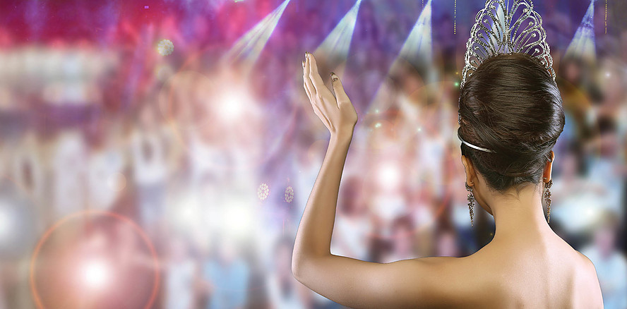 Zahn-Panne auf der Bühne: Miss-Kandidatin verliert ihre Fake-Veneers