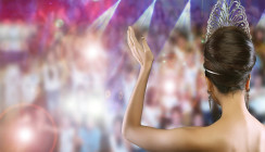 Zahn-Panne auf der Bühne: Miss-Kandidatin verliert ihre Fake-Veneers