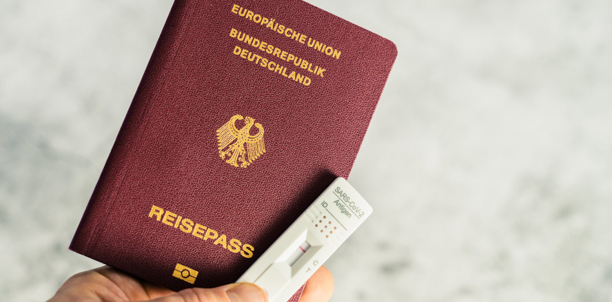 Ärztepräsident fordert Testnachweis für Reiserückkehrer