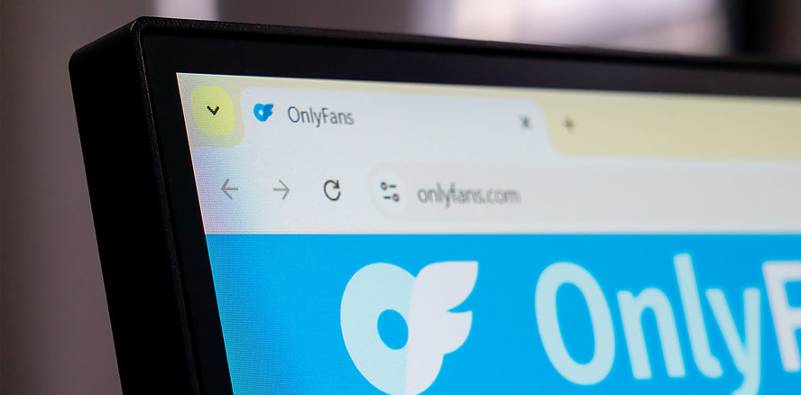 Nackt im Nebenjob: Darf mein Chef mir OnlyFans verbieten?